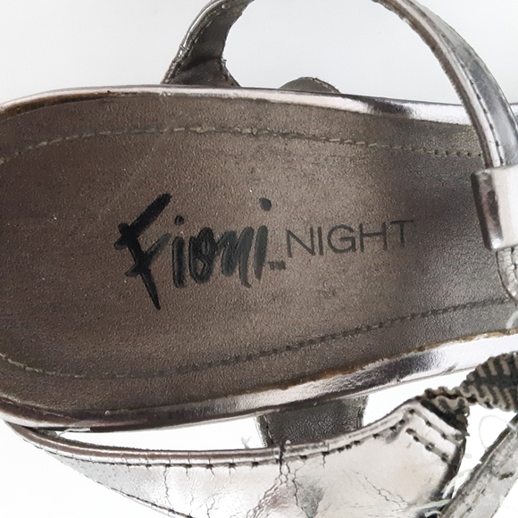 Heels - Picture 6 of 6